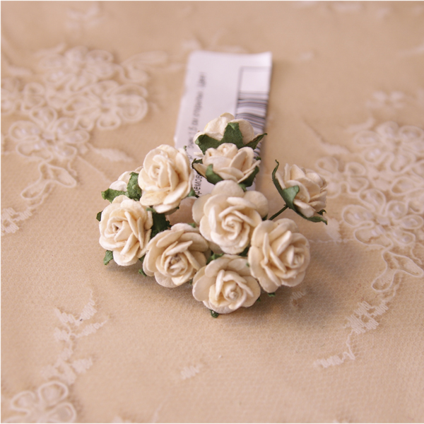 Букет мини-розочек 1,5 см открытых. Цвет кремовый