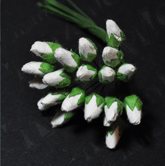 Букет микро-розочек закрытых 10 штук . Цвет белый.