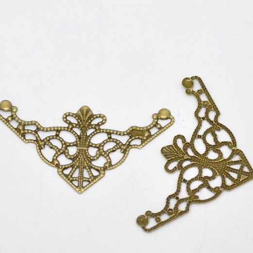 Ажурный металлический уголок 35 мм, цвет античный