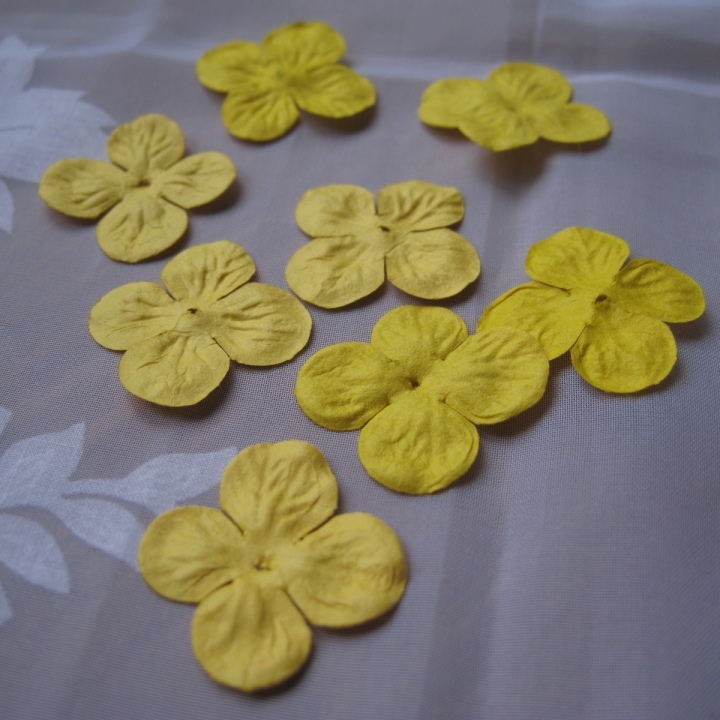 Гортензия 3,5 см, цвет желтый