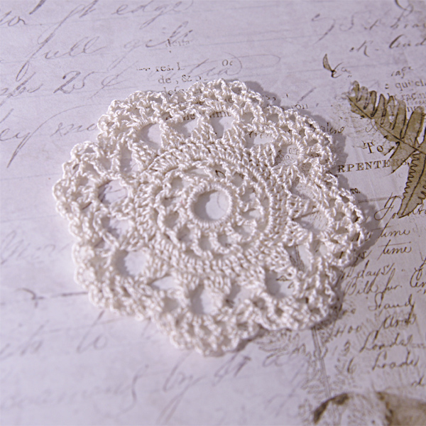 Салфетка ажурная ручной работы Кремовая 6,5 см