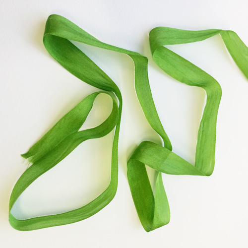 Лента шёлковая 13 мм. Цвет свежая зелень (196)