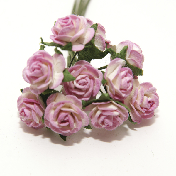 Букет мини-розочек 1,5 см открытых. Цвет белый с розовым.