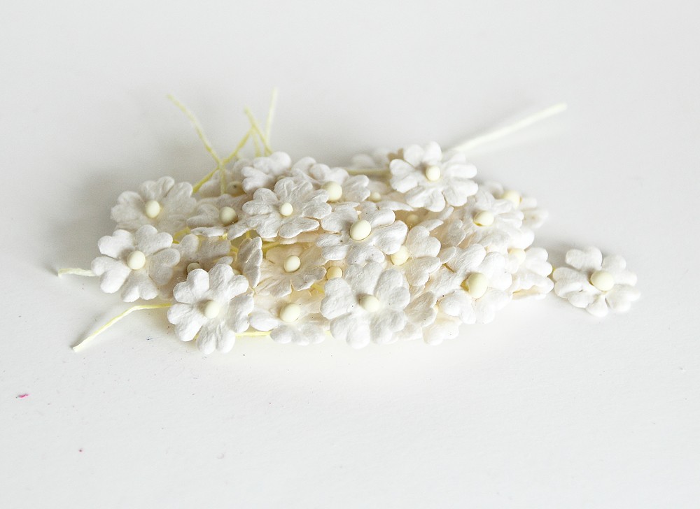 Мини-цветочки 1 см на стебельке, цвет белый, 100 штук