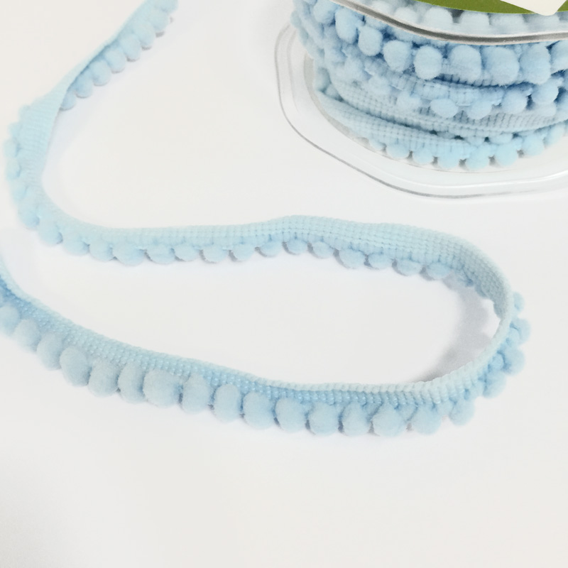 Тесьма с мелкими помпонами. Цвет небесно-голубой.