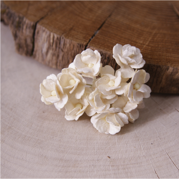 Букет цветов вишни 15 мм. Цвет кремовый