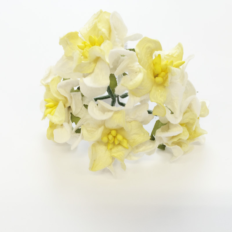 Букет гардений 4 см, цвет бледно-жёлтый 2 тона
