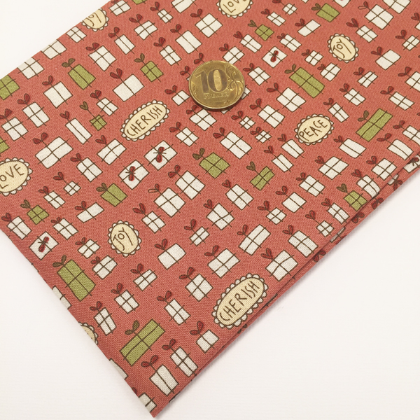 Ткань лоскутная 50 х 55 см "4790", подаркочки на коралловом