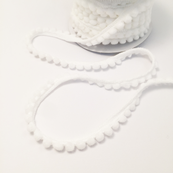 Тесьма с помпонами Цвет белый