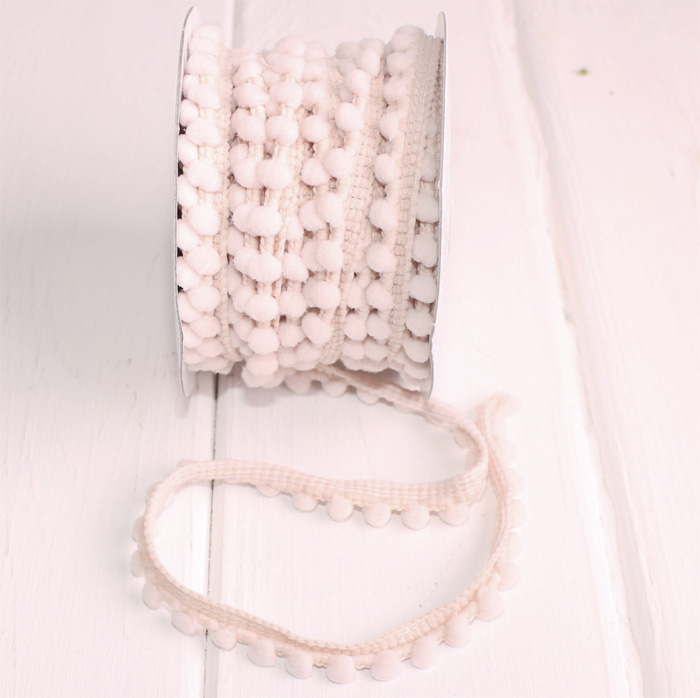 Тесьма с помпонами Blitz, цвет бежевый