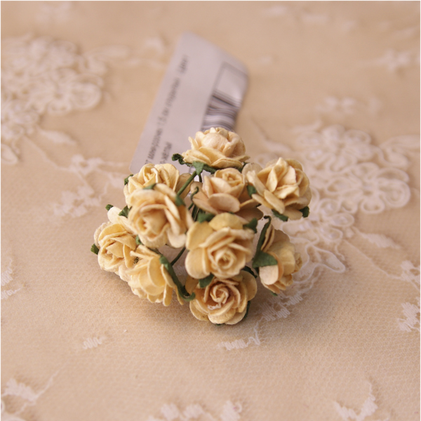 Букет мини-розочек 1,5 см открытых. Цвет бледно-жёлтый