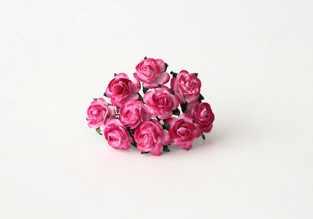 Букет мини-розочек 1,5 см открытых. Цвет фуксия с розовым