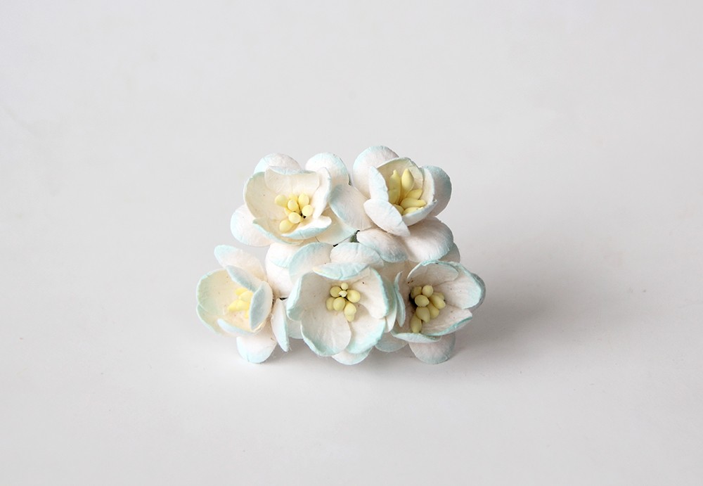 Букет "Цветы вишни 2,5 см". Цвет бело-голубой