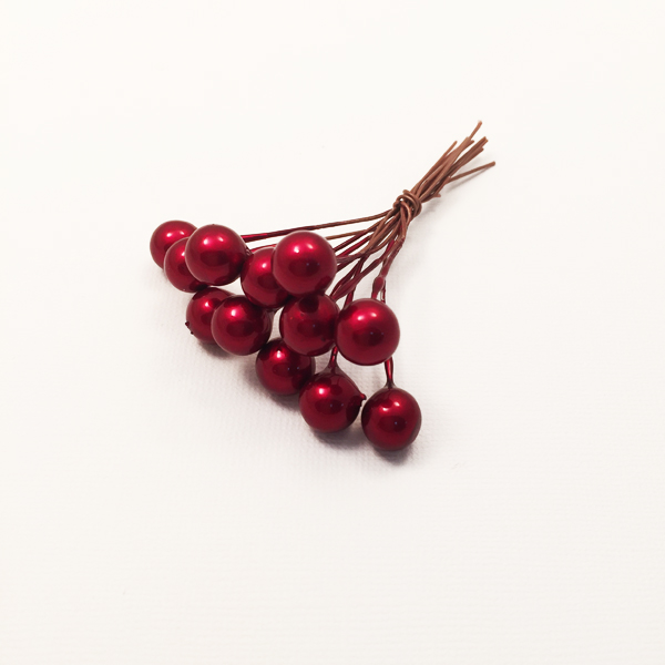 Букет с ягодками, цвет красный