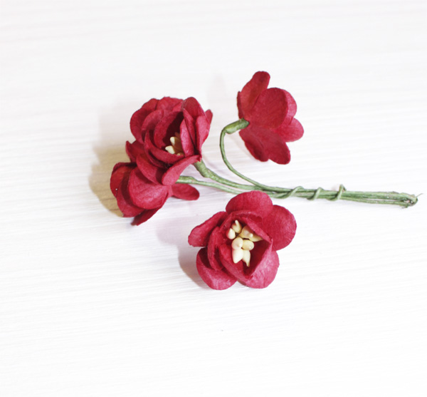 Букет цветов вишни 20 мм. Цвет красный