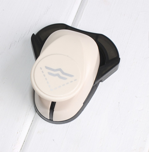 Дырокол для угла и вставки фото "Фестон"