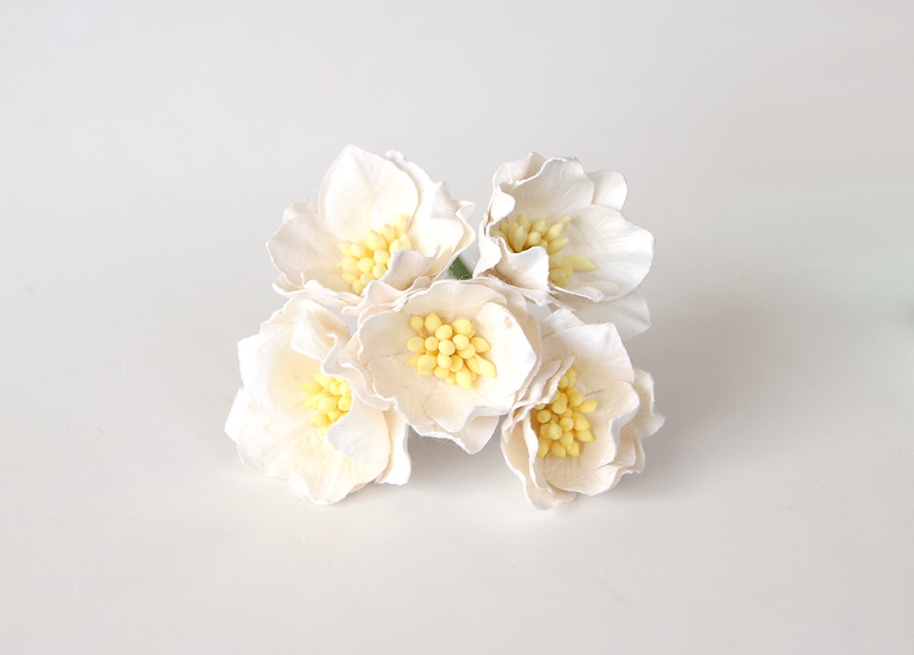 Букет лотосов 4 см, цвет слоновая кость