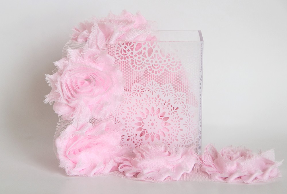 Лента с розами, цвет бледный розовый