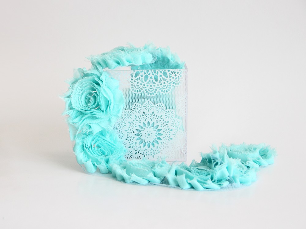 Лента с розами, цвет мятно-голубой