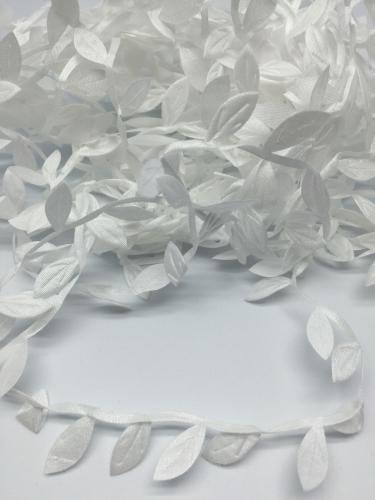 Лента-гирлянда "Листочки". Цвет белый