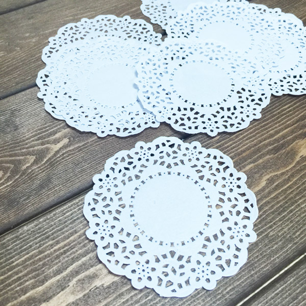 Бумажные ажурные салфетки, диаметр 9 см, цвет белый