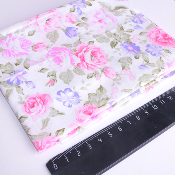 Отрез ткани 48 х 48 см "Розовые и сиреневые розы"