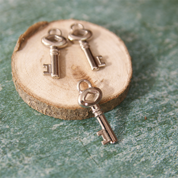 Подвеска металлическая "Ключик". Цвет серебряный. (362)