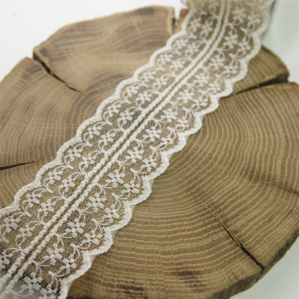 Кружево нейлоновое 4 см с краем "гребешок", цвет кремовый