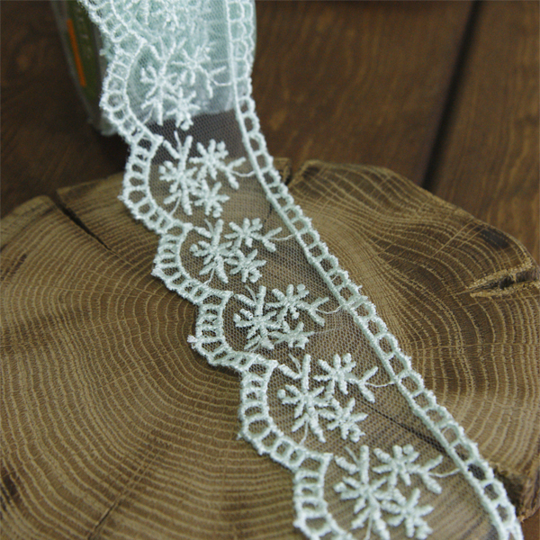 Кружево на сетке с вышивкой 4,2 см, цвет мятный