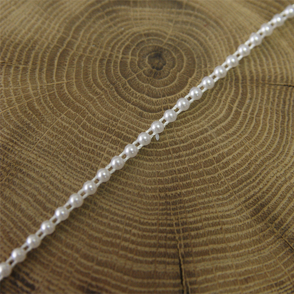 Нить из половинок бусин 3 мм, цвет перламутровый белый