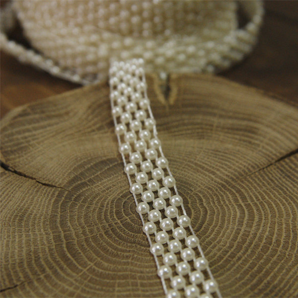 Лента из половинок бусин 1,2 см, ц вет кремовый