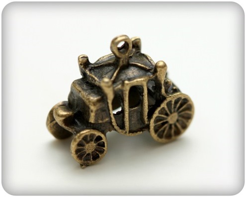 Подвеска металлическая "Карета". Цвет античный бронзовый. (394)