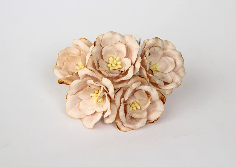 Букет магнолий 3,5 см, цвет "какао с молоком"