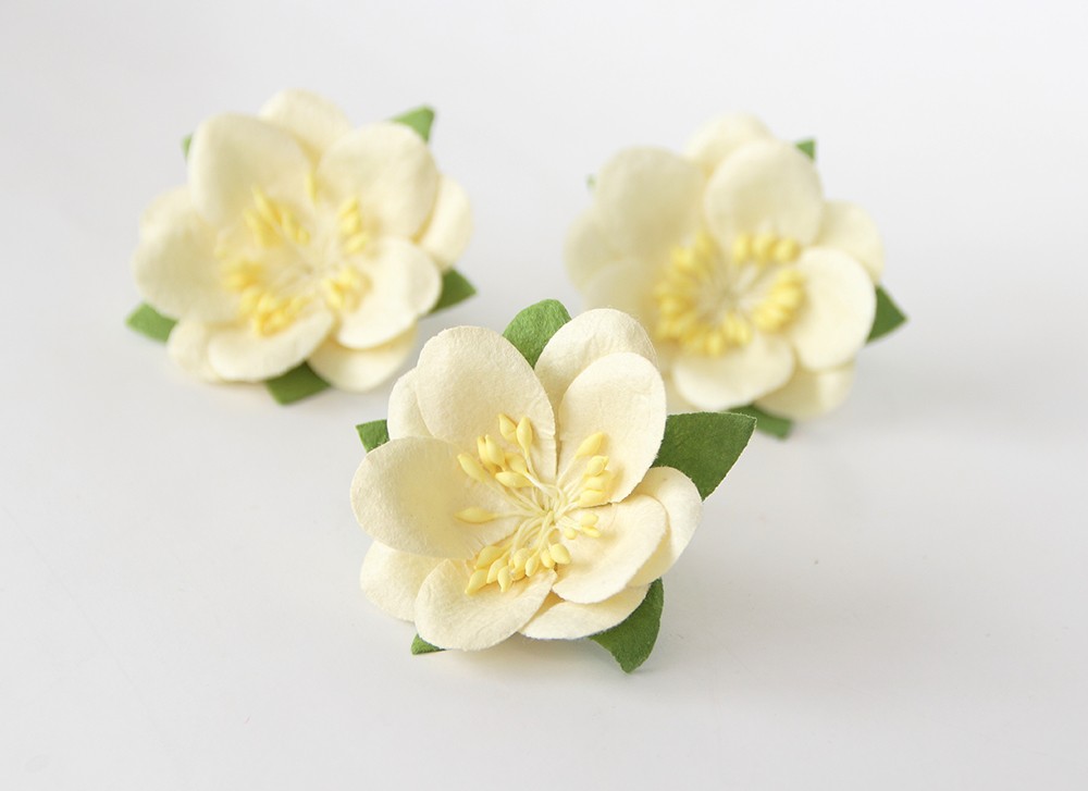 Цветок сакуры, цвет бледный жёлтый 1 шт