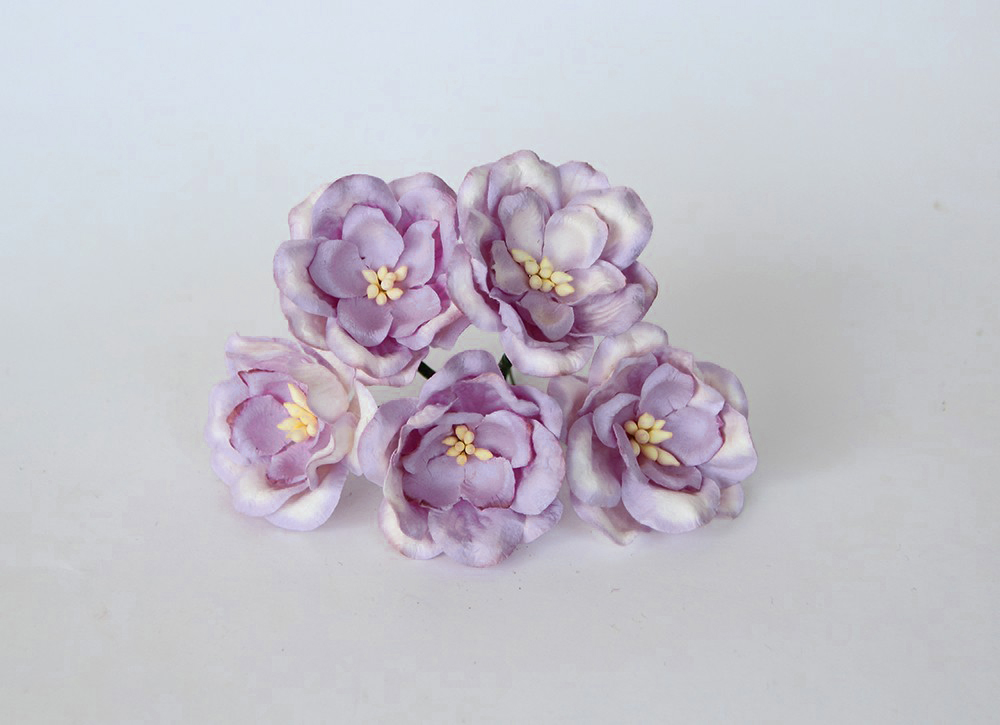 Букет магнолий 3,5 см, цвет бело-сиреневый