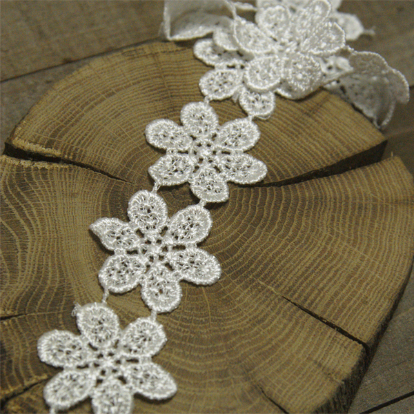 Кружево гипюрное 4 см "Цветок", цвет молочный белый