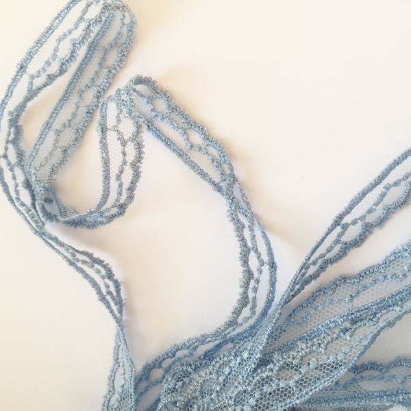 Кружево на сетке 12 мм, цвет небесный голубой