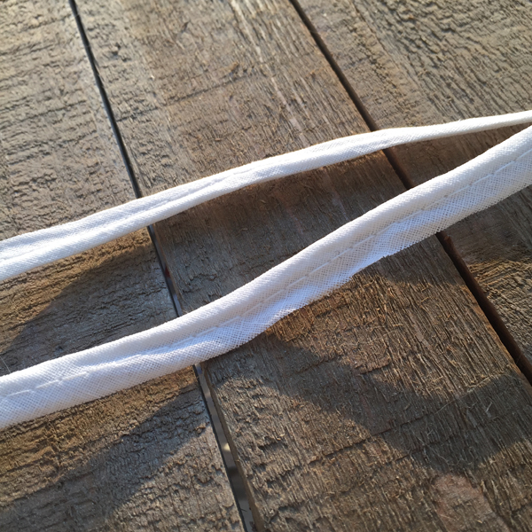 Лента для каптала хлопок, белая окантовка, ширина 1 см.