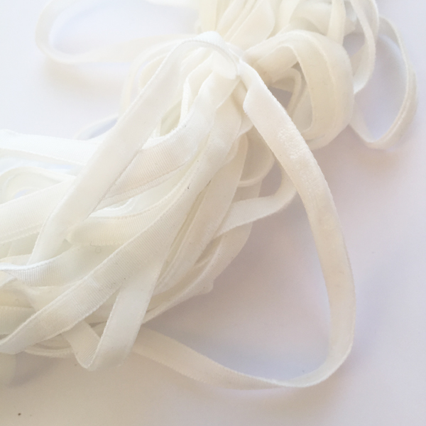 Лента бархатная 5 мм, цвет белый