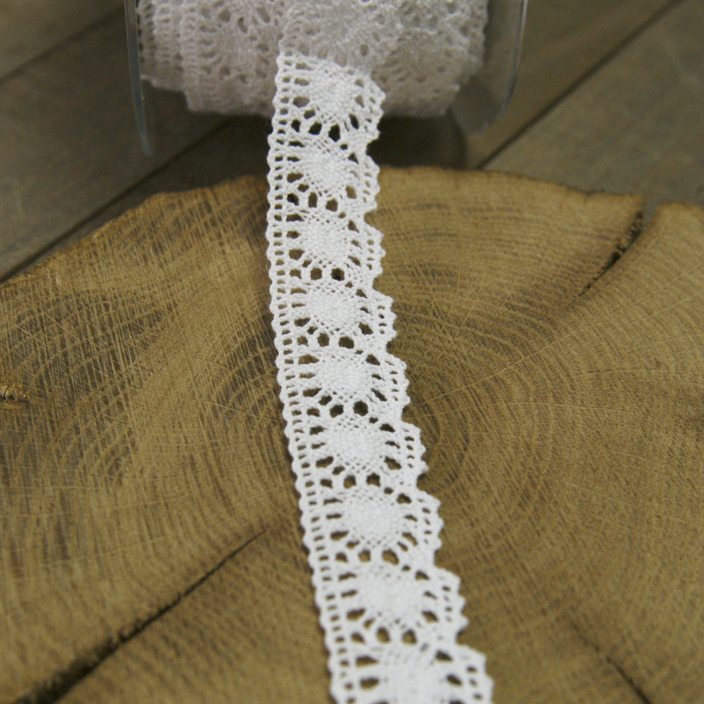 Кружево вязаное 2 см, цвет белый (032587)