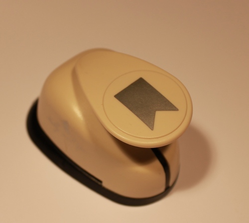 Дырокол 2,5 см "Флажок"