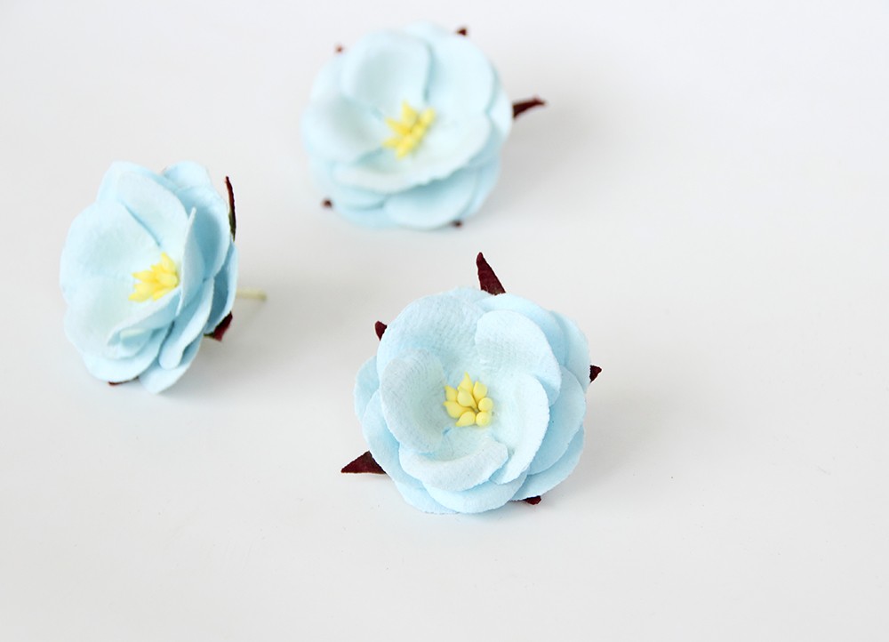 Цветок дикой розы, цвет бледный голубой, 1 шт