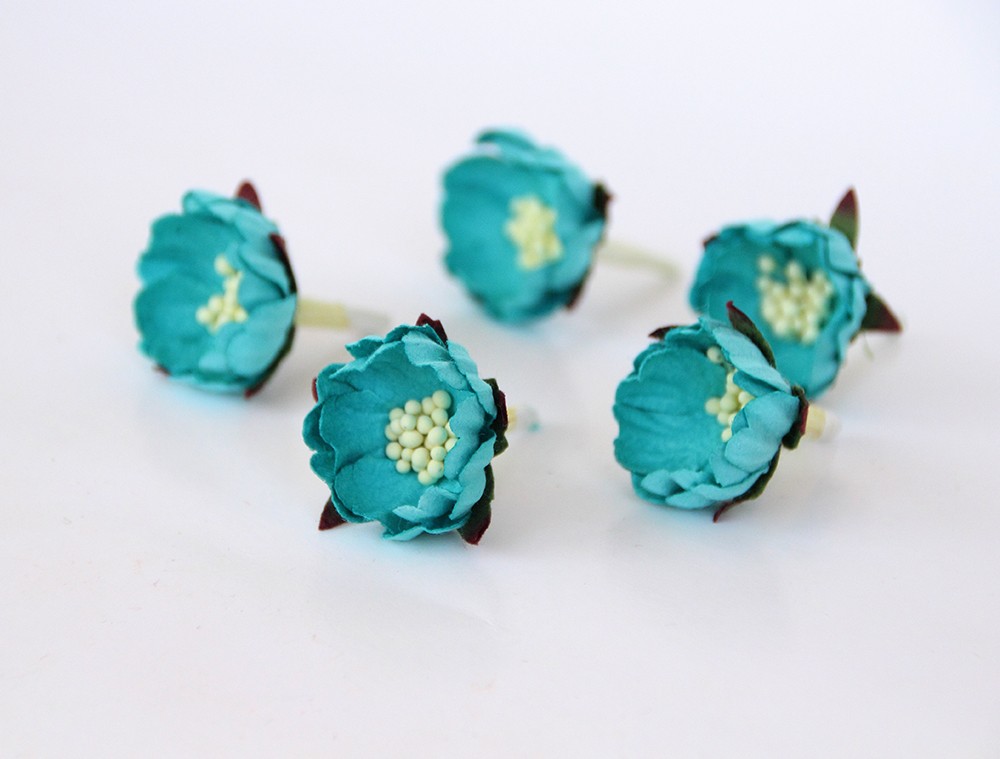 Цветок шиповника, цвет яркий бирюзовый,1 шт