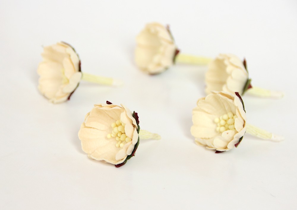 Цветок шиповника, цвет бледно-жёлтый,1 шт