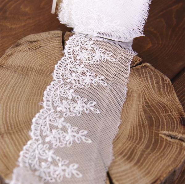 Кружево на сетке 5 см с вышивкой по краю , цвет белый