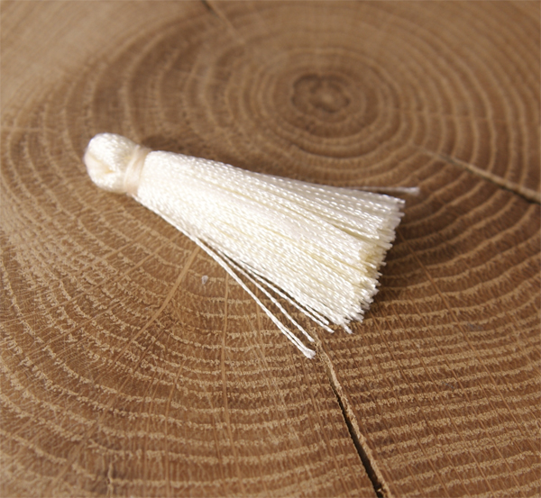 Кисточка декоративная 4 см, цвет кремовый