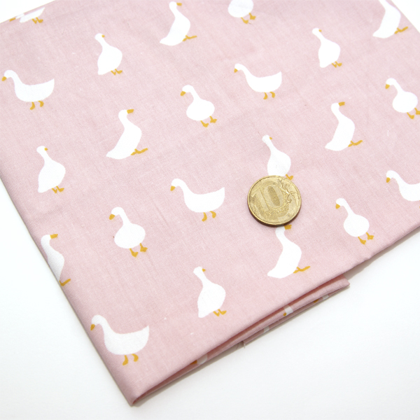 Отрез ткани 50 х 50 см "Гуси на розовом"