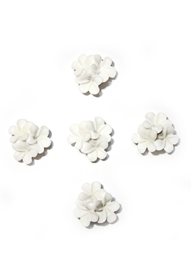 Акриловое украшение "Сакура", цвет белый (433)