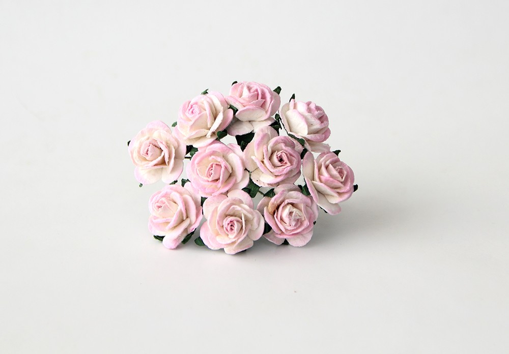 Букет роз 2 см. Цвет бело-розовый
