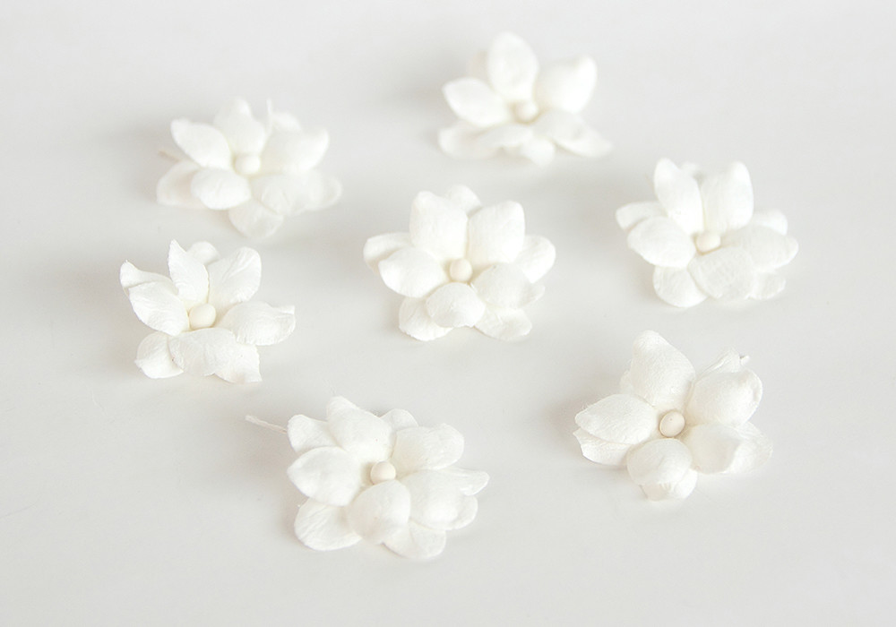 Цветок фиалки, цвет белый 1 шт